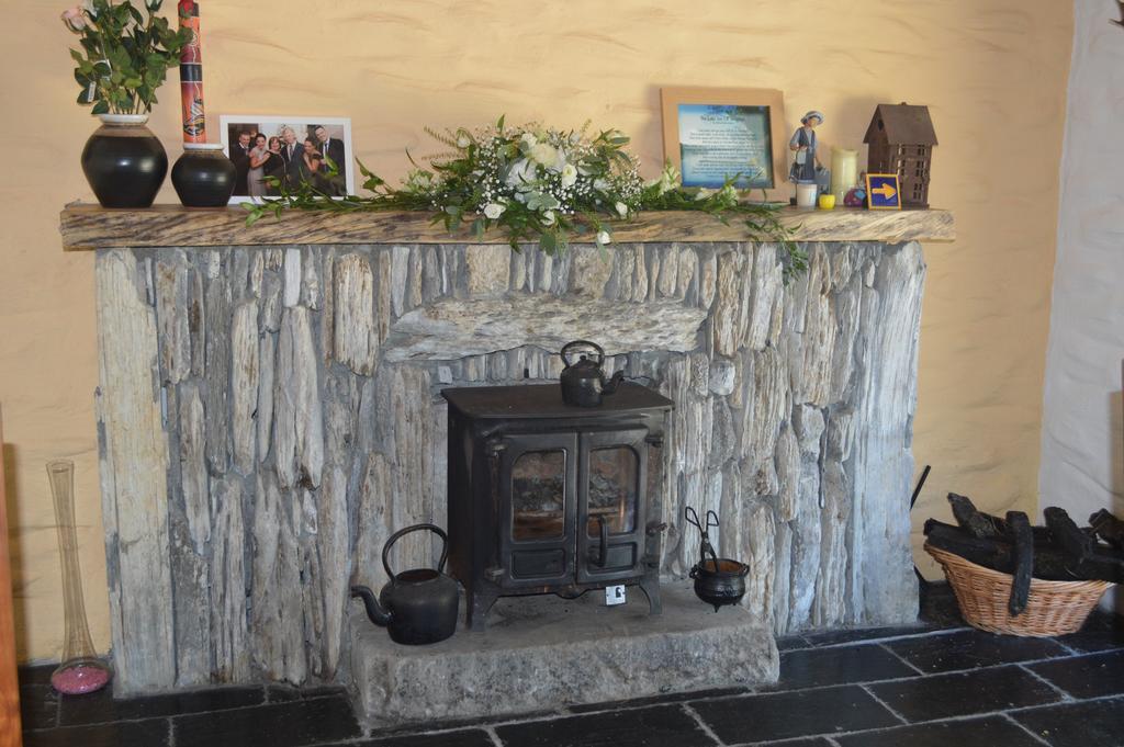 Lissyclearig Thatched Cottage Kenmare Extérieur photo