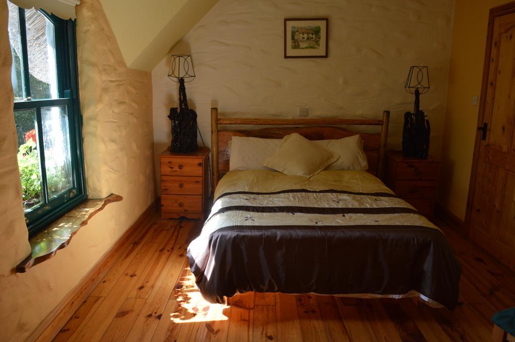 Lissyclearig Thatched Cottage Kenmare Extérieur photo